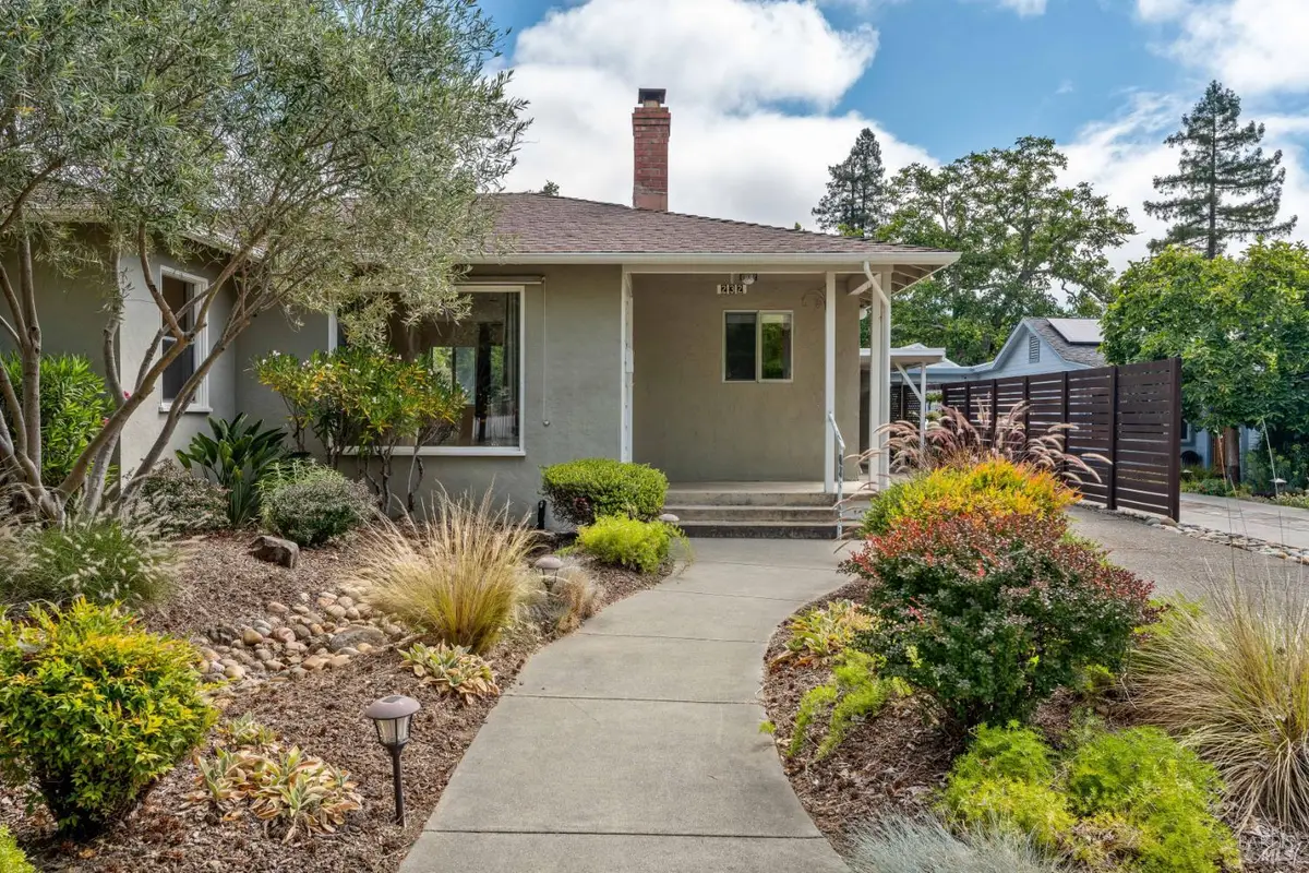 232 N Washington Street, Cloverdale, CA 95425 - #1