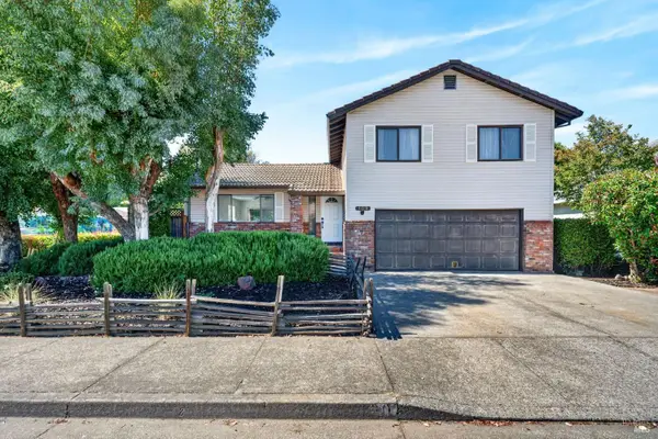 100 Roan Court, Cloverdale, CA 95425