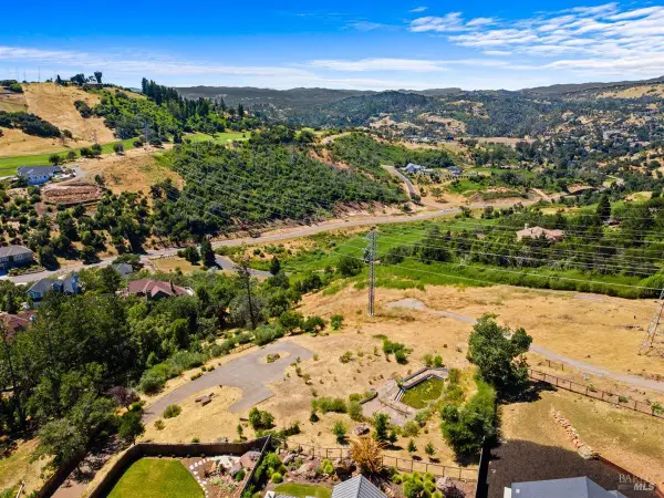 3687 Wyndemere Circle, Santa Rosa, CA 95403