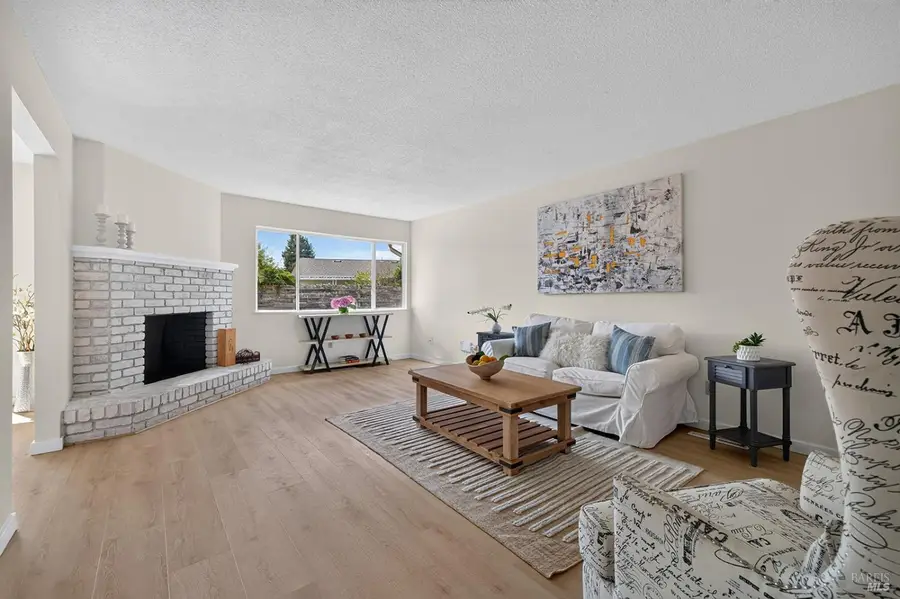 2530 Tamarisk Drive, Santa Rosa, CA 95405 - #2