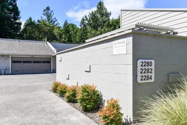 2284 Knolls Hills Circle, Santa Rosa, CA 95405