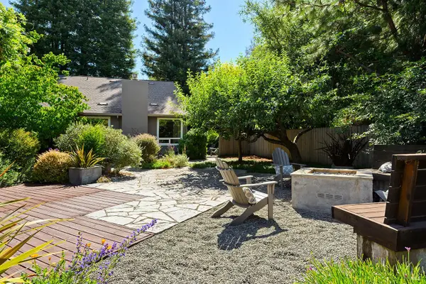 1225 Garden Lane, Sebastopol, CA 95472