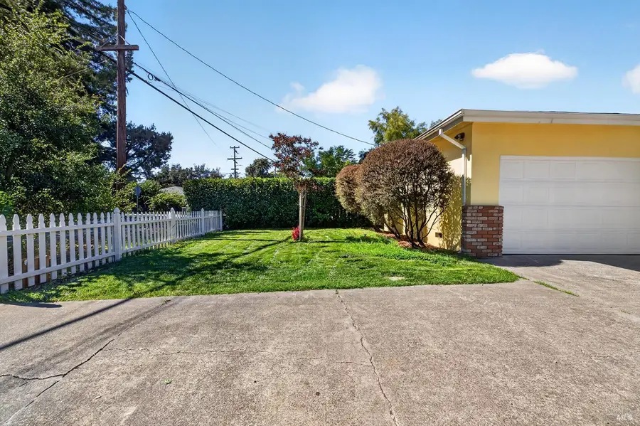 1102 Burbank Avenue, Santa Rosa, CA 95407 - #3