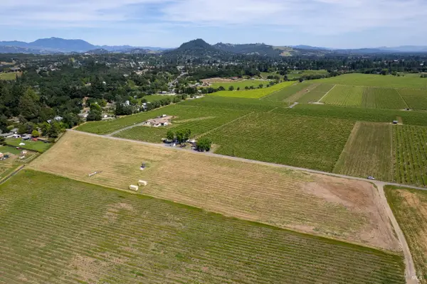 835 Dry Creek Road, Healdsburg, CA 95448