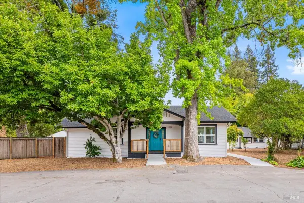 1524 Fair Oaks Court, Santa Rosa, CA 95404
