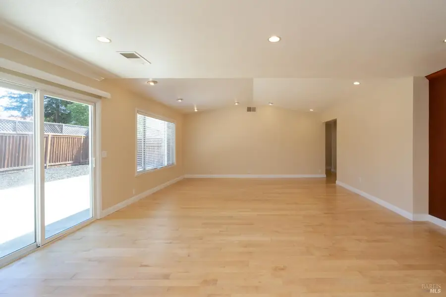 4558 Flores Avenue, Rohnert Park, CA 94928 - #3