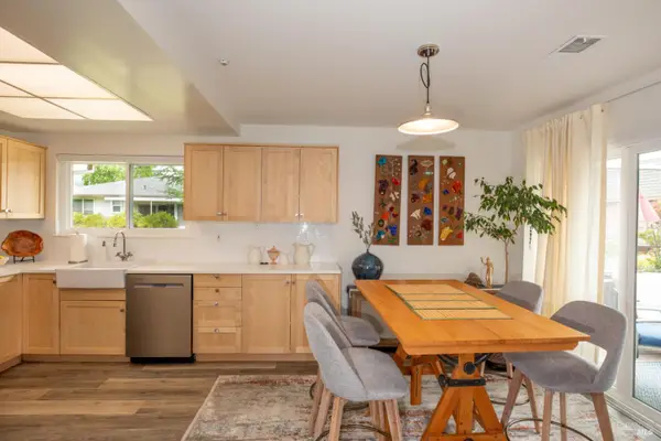 14 Woodgreen Street, Santa Rosa, CA 95409