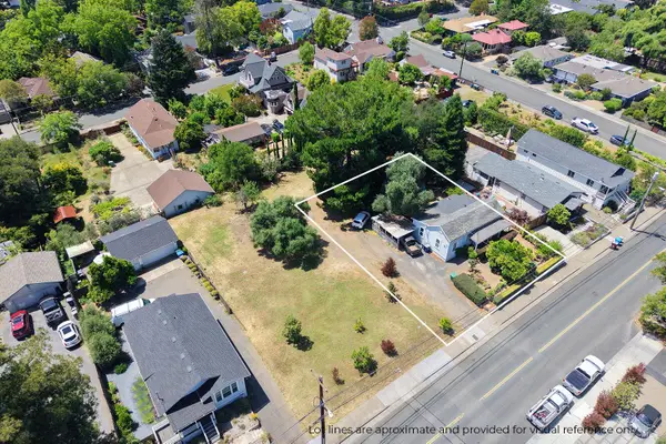 733 University Street, Healdsburg, CA 95448