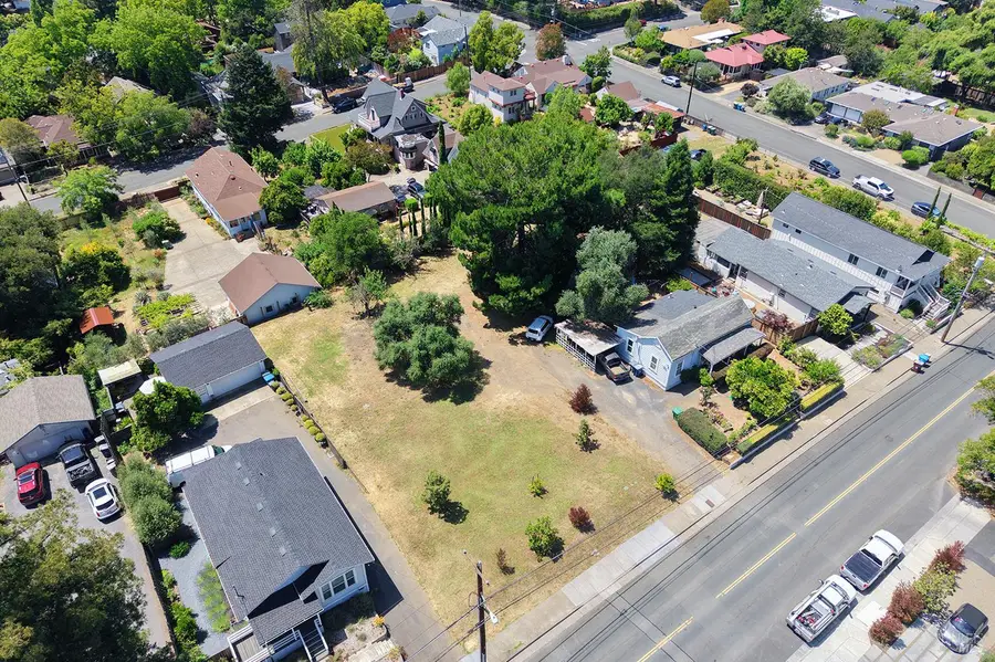 733 University Street, Healdsburg, CA 95448 - #2