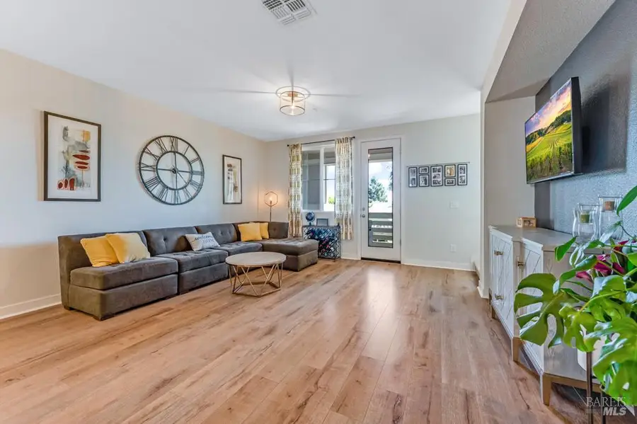 218 Johnson Street, Windsor, CA 95492 - #2