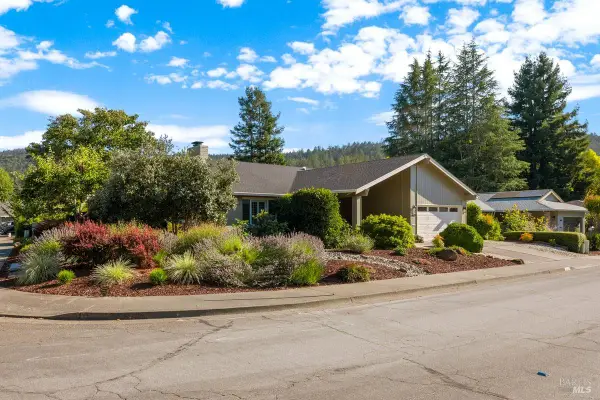 6440 Meadow Creek Lane, Santa Rosa, CA 95409