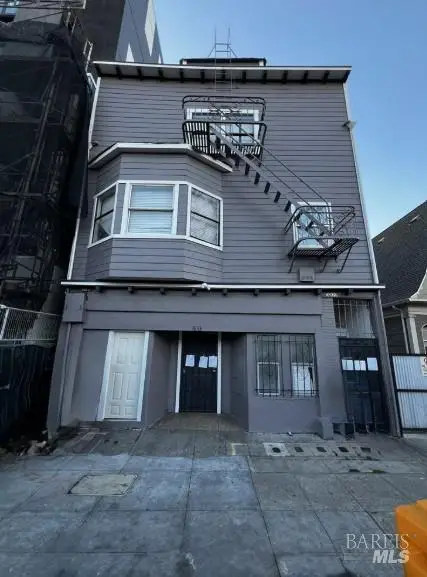 3833 M L King Jr Way, Oakland, CA 94609