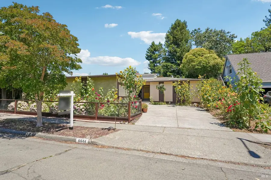 6644 Greenmeadow Drive, Santa Rosa, CA 95409 - #2