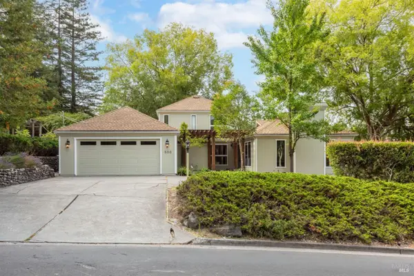 500 Los Arboles Way, Santa Rosa, CA 95403