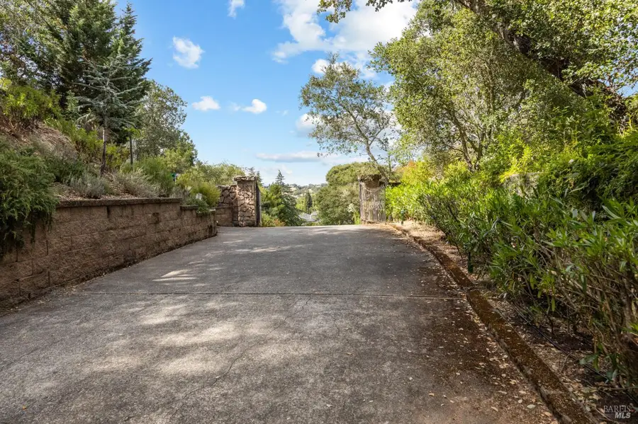 37 Carnoustie Drive, Novato, CA 94949 - #3
