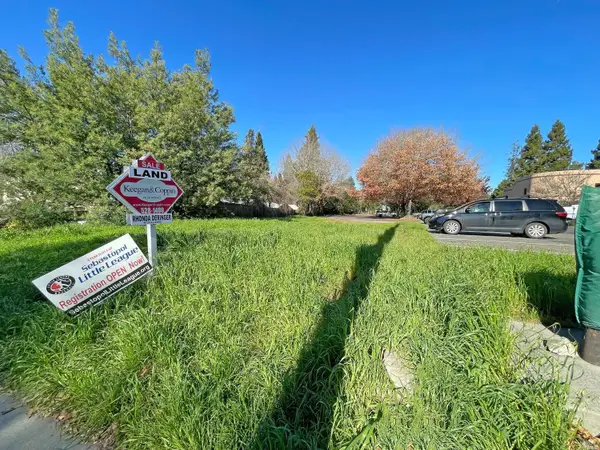 8086 Bodega Avenue, Sebastopol, CA 95472