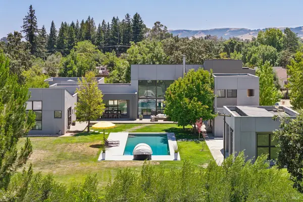 20420 5th Street E, Sonoma, CA 95476