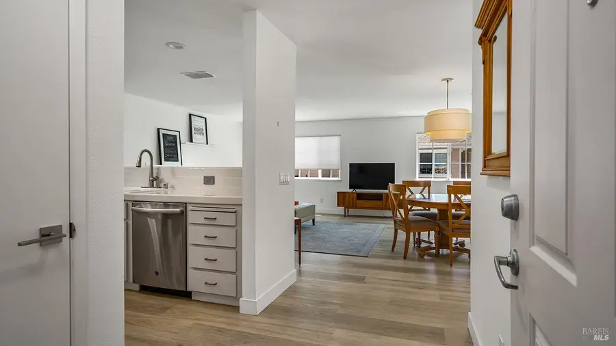 530 Entrada Drive #202, Novato, CA 94949 - #3