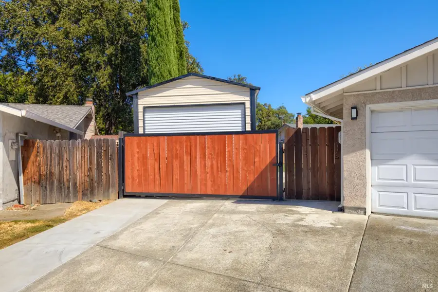 613 Isabella Court, Vacaville, CA 95687 - #3