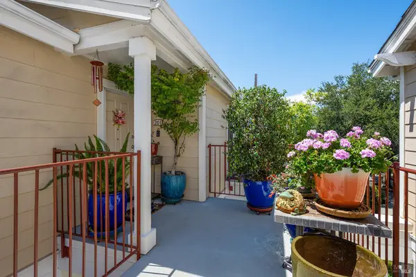 530 Entrada Drive #201, Novato, CA 94949