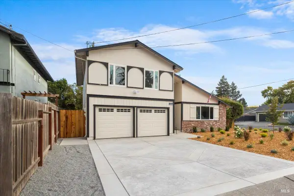 492 Albert Way, Petaluma, CA 94954