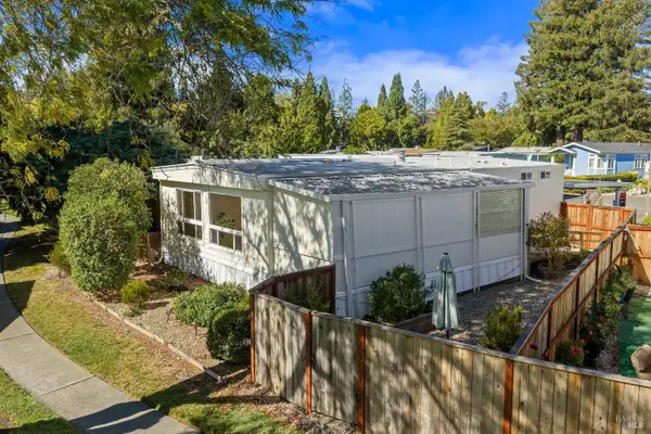 86 Cottonwood Lane, Rohnert Park, CA 94928