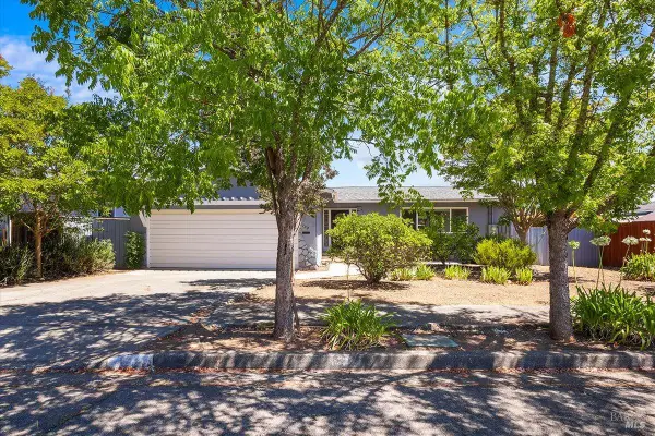 132 Las Colinas Drive, Cloverdale, CA 95425