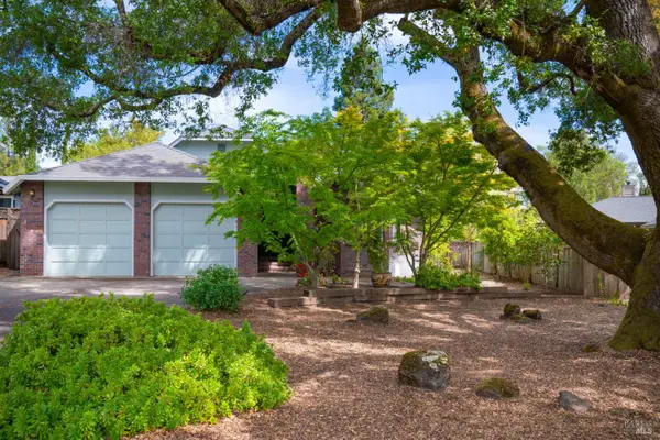 424 Greens Drive, Healdsburg, CA 95448