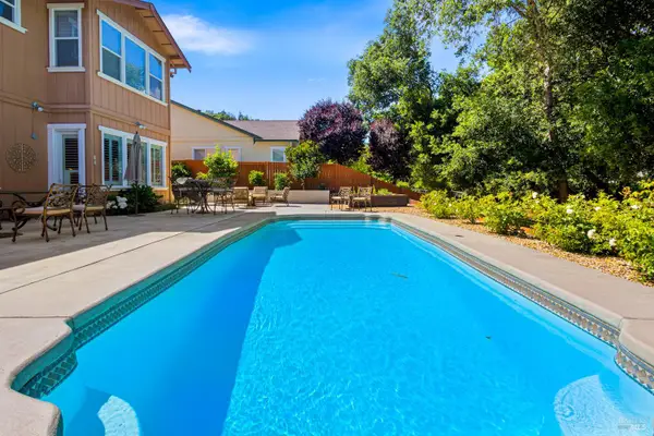 544 Port Circle, Cloverdale, CA 95425