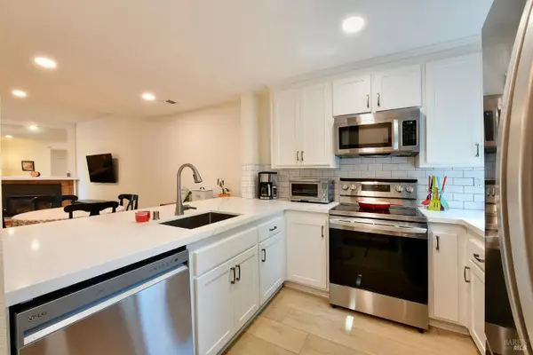 1402 Marylyn Circle, Petaluma, CA 94954