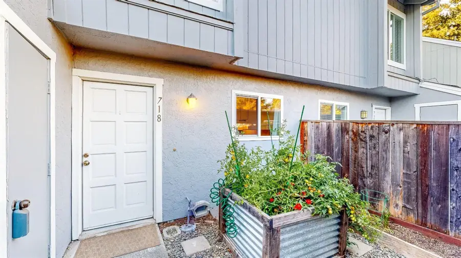 718 Racquet Club Circle, Rohnert Park, CA 94928 - #3