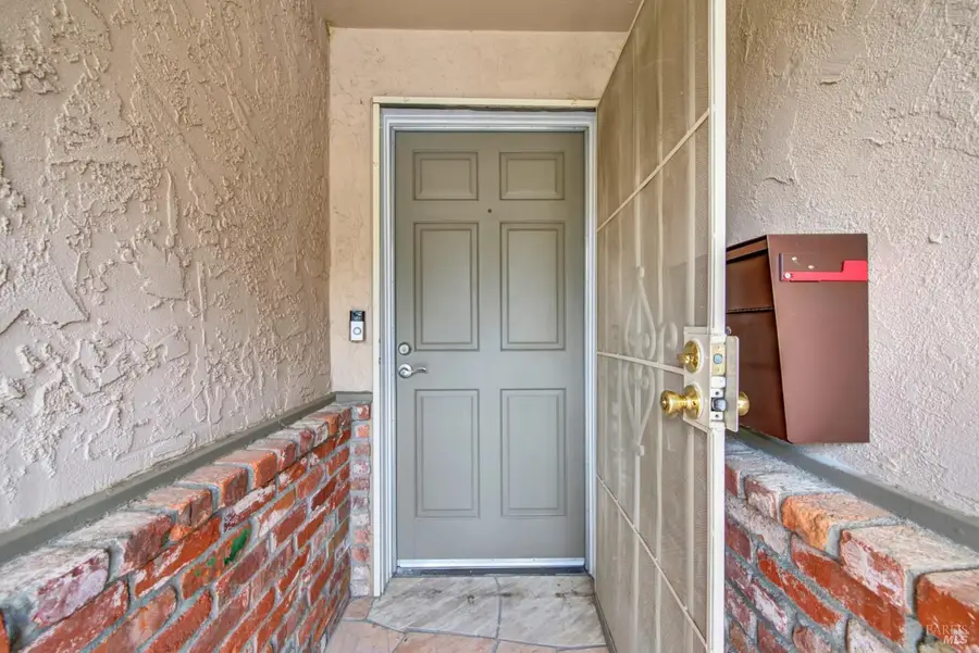 707 Linwood Street, Vacaville, CA 95688 - #3