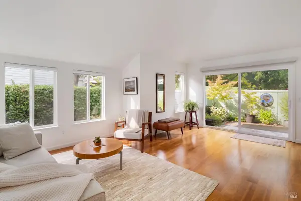 2328 Lakeview Drive, Santa Rosa, CA 95405