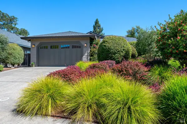 412 Fairway Court, Healdsburg, CA 95448