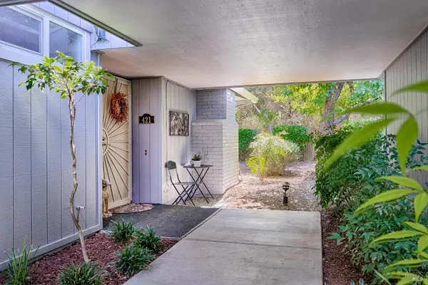 421 Meadowgreen Drive, Santa Rosa, CA 95409