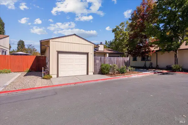 751 Agnew Place, Santa Rosa, CA 95401