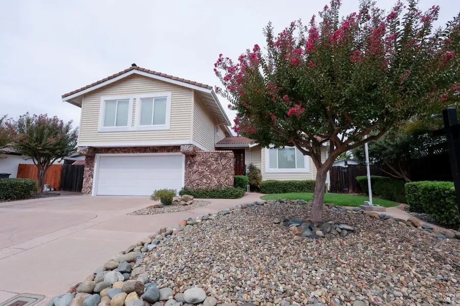107 Iroquois Drive, Vacaville, CA 95688 - #2