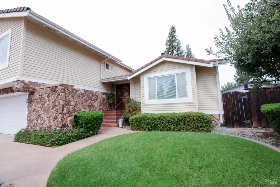 107 Iroquois Drive, Vacaville, CA 95688 - #3