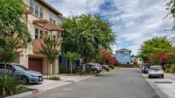 1593 Cali Lane, Healdsburg, CA 95448