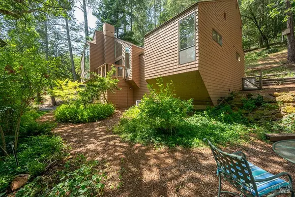 827 Wild Oak Drive, Santa Rosa, CA 95409