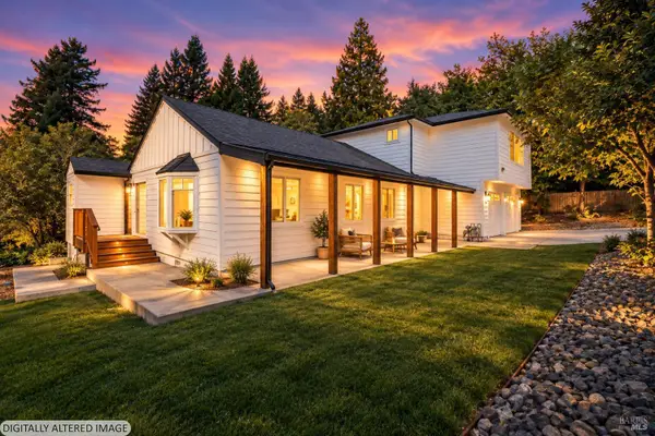 8822 Oak Grove Avenue, Graton, CA 95472