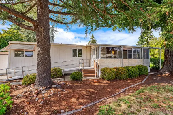 22 Hemlock Court, Rohnert Park, CA 94928