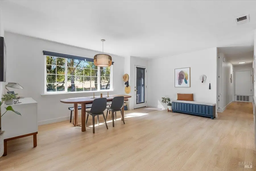 2460 W Dry Creek Road, Healdsburg, CA 95448 - #2