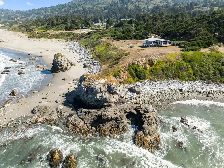 405 Island View Drive, Smith River, CA 95567 - #2