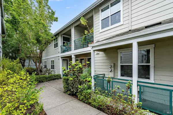 1171 Gravenstein Highway S, Sebastopol, CA 95472