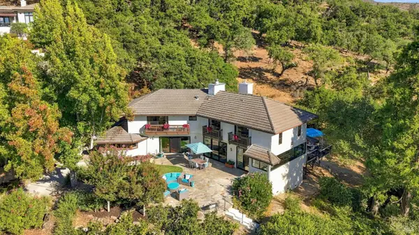 9 Burning Tree Court, Napa, CA 94558
