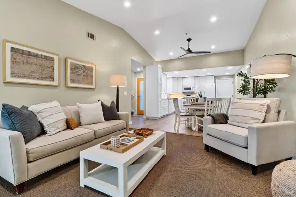 27 Blossom Court W, Napa, CA 94558