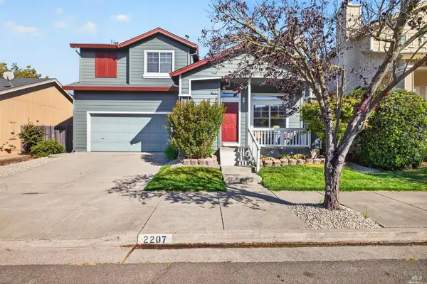 2207 Meteorite Lane, Santa Rosa, CA 95404