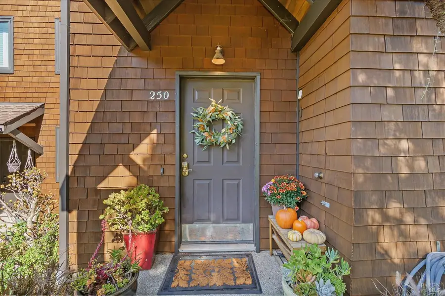 250 Bay Vista Circle, Sausalito, CA 94965 - #3