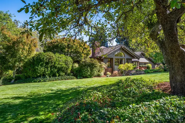 1680 High School Road, Sebastopol, CA 95472